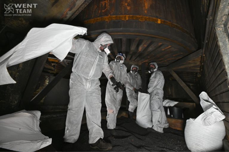 WentTeam – Wymiana węgla aktywnego w adsorberze